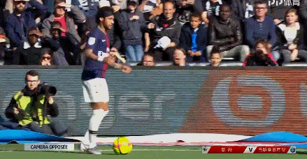 绿茵传承，足球主题文化展“十五运”站在广东美术馆开幕（绿茵传承：“十五运”站足球主题文化展在广东美术馆启幕）