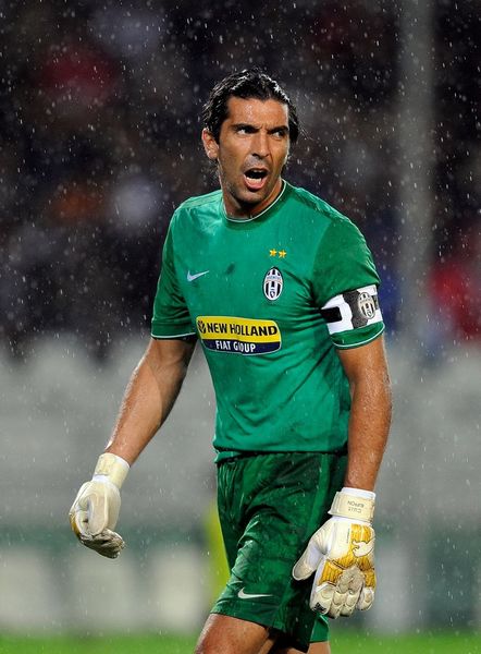 乌姆蒂蒂：费基尔不伤能效力皇马巴萨，苏牙是好人梅西最伟大