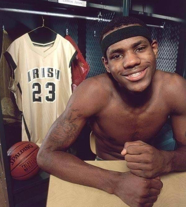 T1引援HLE上单与GEN下路，新赛季阵容引关注（T1补强：HLE上路与GEN下路加盟，新赛季阵容成焦点）